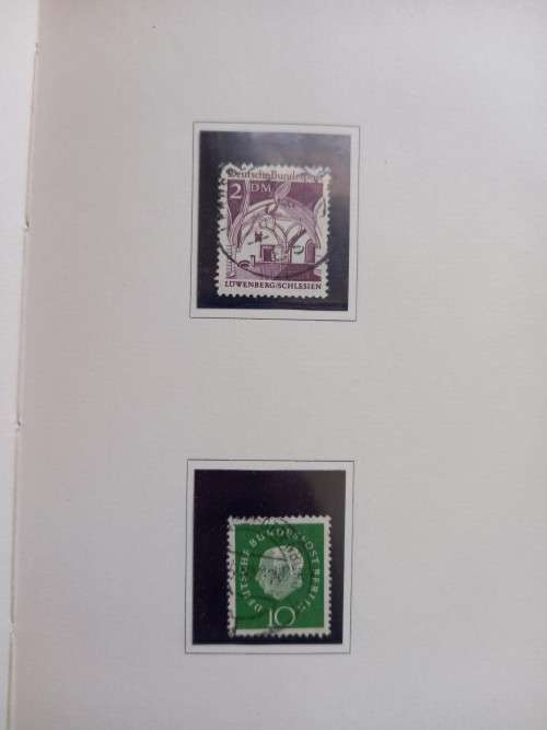 Vintage German Deutsche Bundespost album with space for 33 stamps