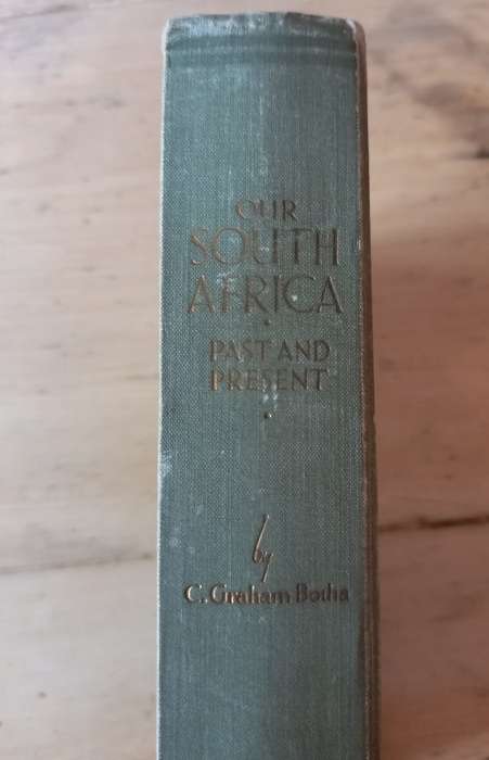 `Our SA Past & Present` 1938 by Graham Botha with complete set of 200 cigarette cards