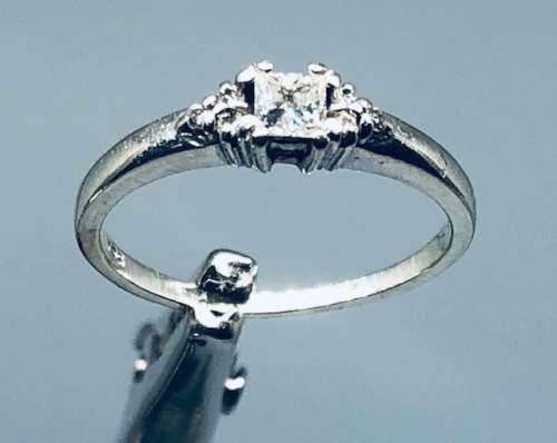 9K White Gold Diamond Ring.