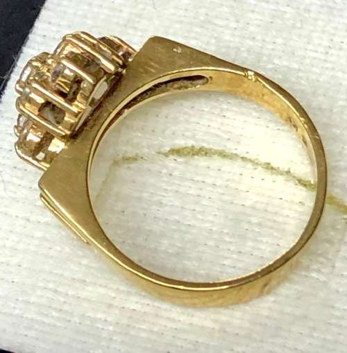 9ct Beautiful Yellow Gold Ladies Ring with Cubic Zirconia