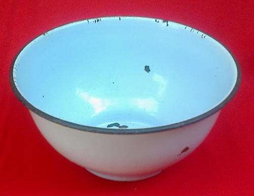 CRAZY R3-00 START!! Vintage ROUND ENAMEL BOWL (#50) - ideal to be used as utility container/planter.
