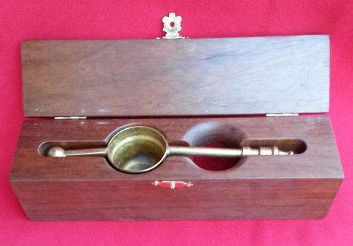 "Radio Oranje 1985 - 1995" BRASS TOT MEASURE (made by Randall Wicomb) IN WOODEN BOX.