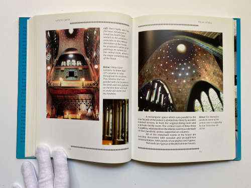 Antoni Gaudi (Chaucer Library of Art) by Derek Avery