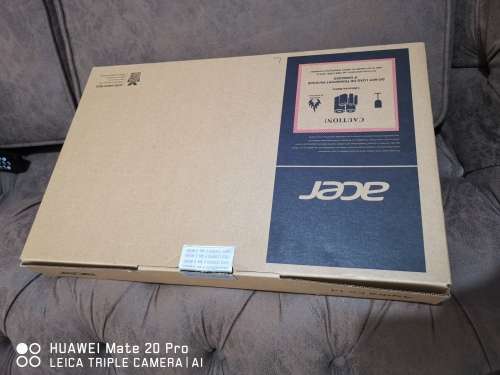 ***BOXED MINT*** CONDTION ACER i5 7th GEN// 1TB SATA III DRIVE// 4 GB RAM LAPTOP