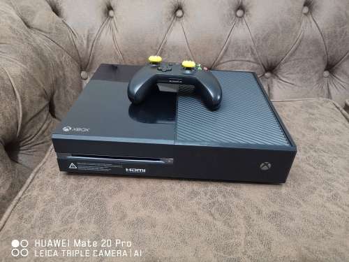 ***AMAZING DEAL*** XBOX ONE 500GB + CONTROLLER + 1 MONTH PAID XBOX ULTIMATE + POWER SUPPLY