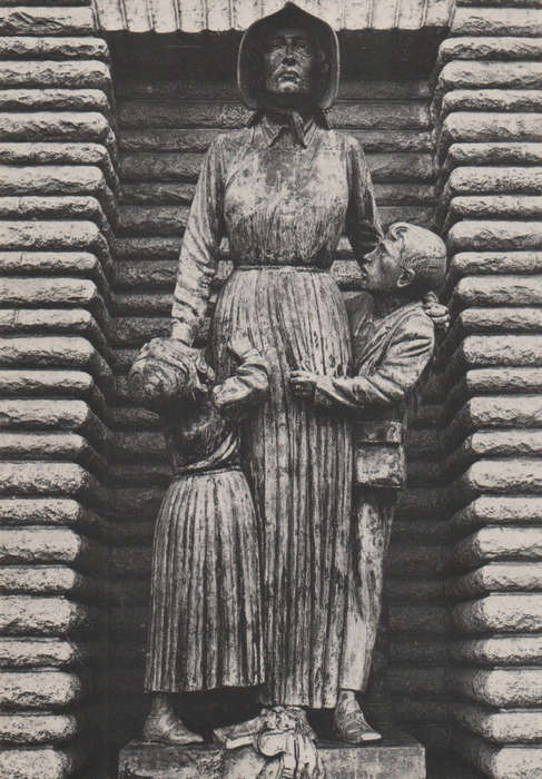 USED POST CARD SA VOORTREKKER MONUMENT
