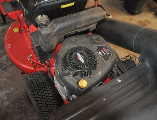SNAPPER RER200  33" Rear Engine Petrol Ride-on Lawn Tractor - PICK UP ONLY