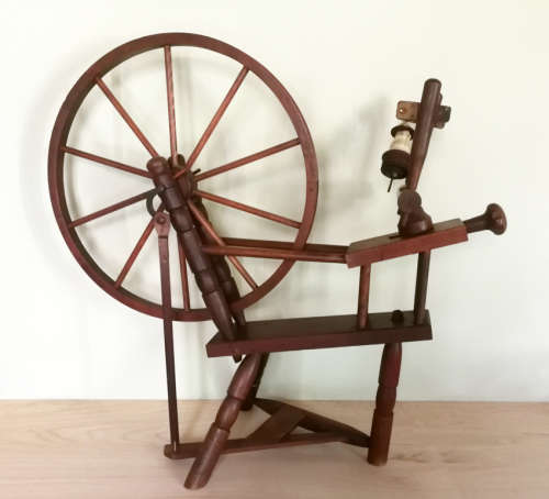 Antique spinning wheel