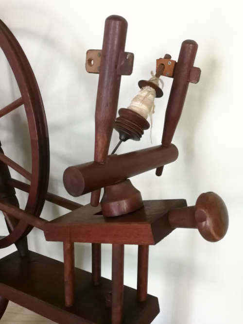 Antique spinning wheel