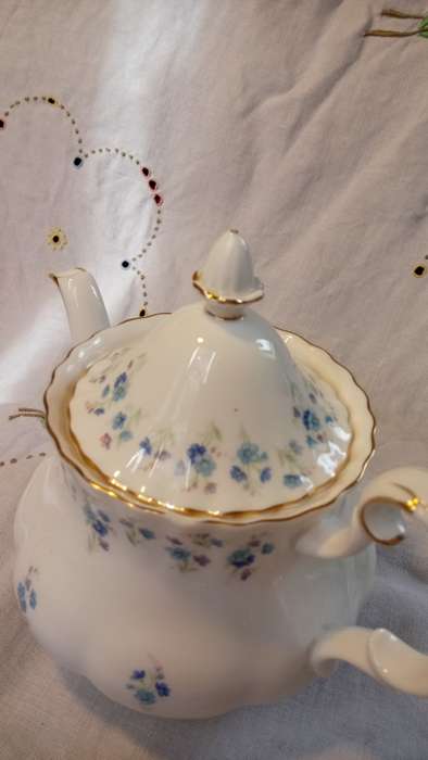 ROYAL ALBERT - MEMORY LANE