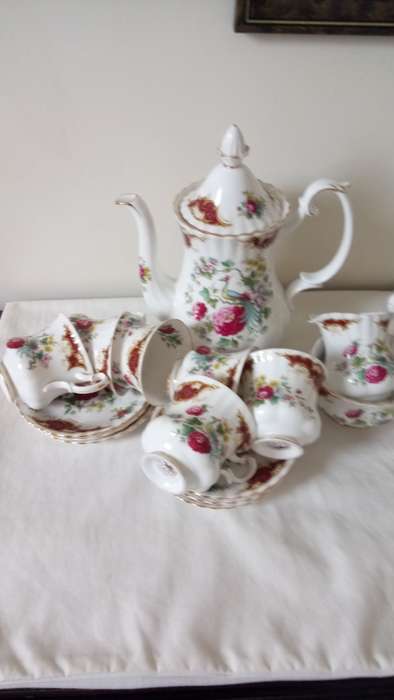 ROYAL ALBERT CHATALAINE COFFEE SET