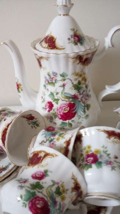 ROYAL ALBERT CHATALAINE COFFEE SET