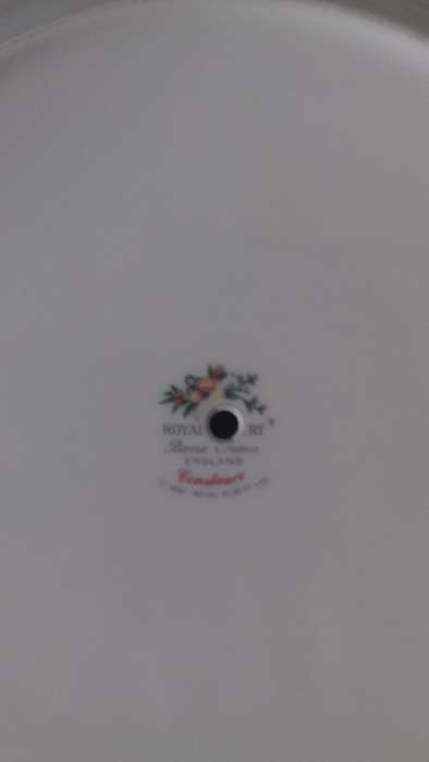 ROYAL ALBERT ASSSORTED CAKE PLATES