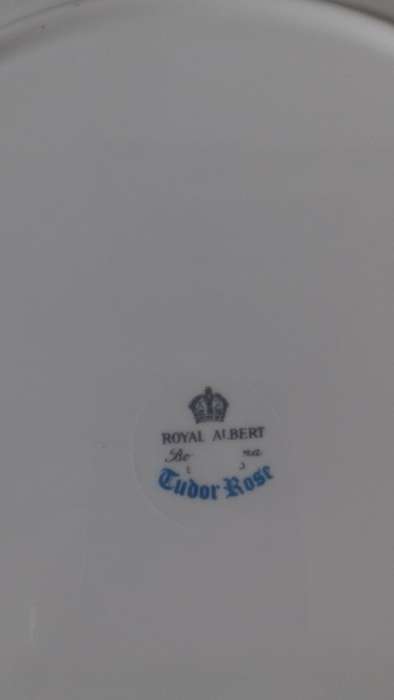 ROYAL ALBERT ASSSORTED CAKE PLATES
