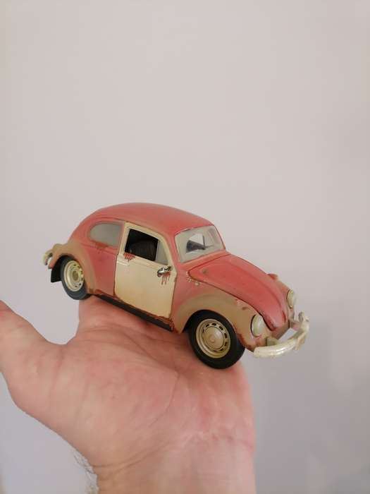 Maisto 1/24 VW Beetle `Old Friends` - Die Cast - 17 CM LENGTH - AMAZING CONDITION