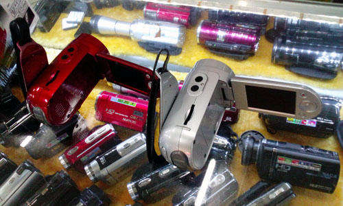 Simply A Fantastic Quality Video DV Camera On The Market Today In Red or Silver!!!  Your Choice!