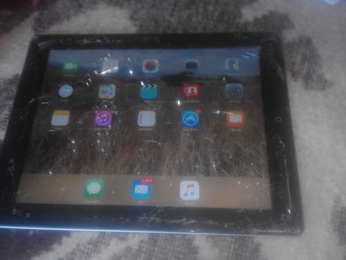 IPAD 64GB (cracked glass)