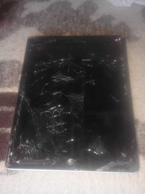 IPAD 64GB (cracked glass)