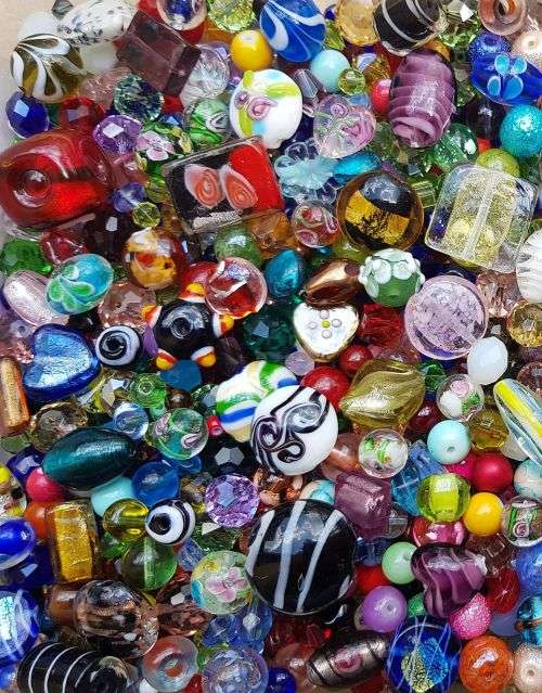 Weekend Special ** 2.1Kg  Assorted Glass Beads & Pearls- +/- 4200 Piece