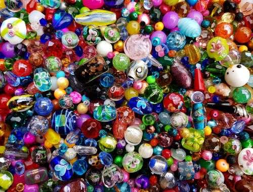 Weekend Special** Massive ** 3.2 Kg  Assorted Glass Beads & Pearls- +/- 7000 Piece