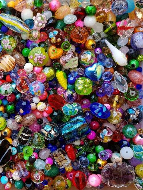 Weekend Special** Massive ** 3.2 Kg  Assorted Glass Beads & Pearls- +/- 7000 Piece