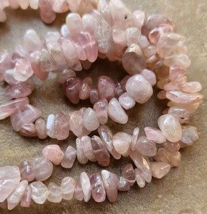 1 Strand  Natural /  Rose Quartz  / Chips / Strand +/- 82cm