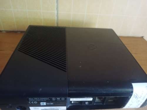 Xbox 360 e 500gb bundle