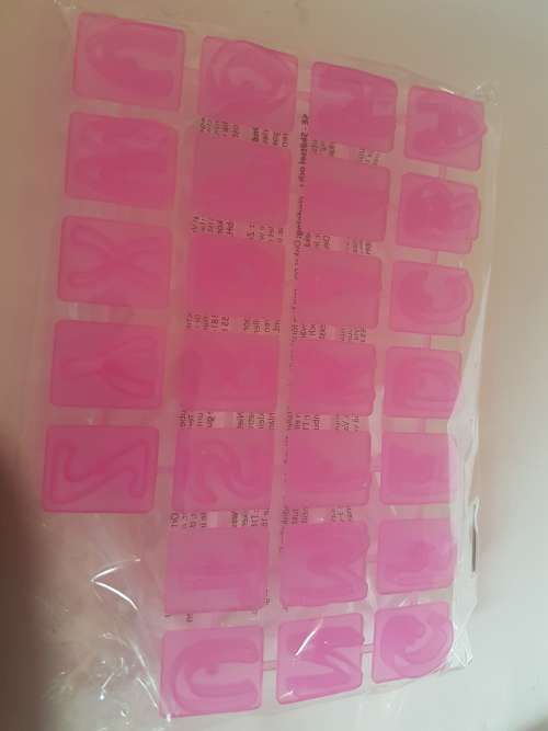 COMPLETE CAKE DECORATING KIT(19 PIECES PLUS ISSUES 1 TO 4 RECIPE MAGAZINES)ONE BID