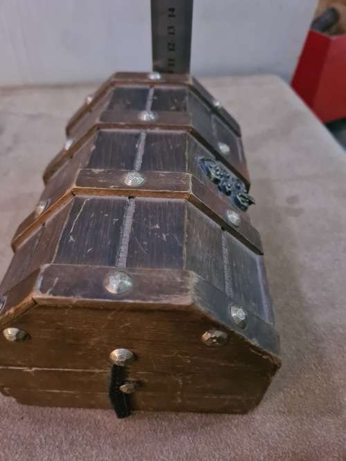 VINTAGE WOODEN JEWELRY BOX