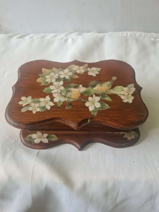 VINTAGE DECOUPAGED SOLID WOOD JEWELRY BOX