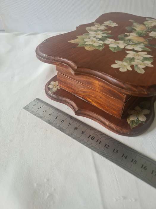 VINTAGE DECOUPAGED SOLID WOOD JEWELRY BOX