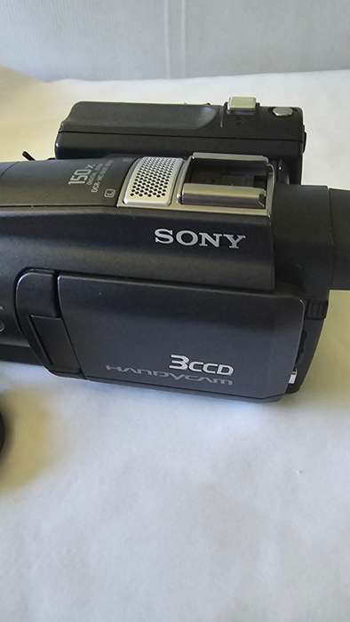 SONY 3CCD HANDYCAM-SEE DESCRIPTION