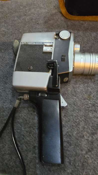 YASHICA UL 8MM VINTAGE MOVIE CAMERA ELECTRONIC ZOOM AUTO LOADING WITH ORIGINAL CASE