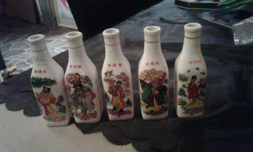 5X 40ML PORCELAIN CHINESE BOTTLES (ONE BID)