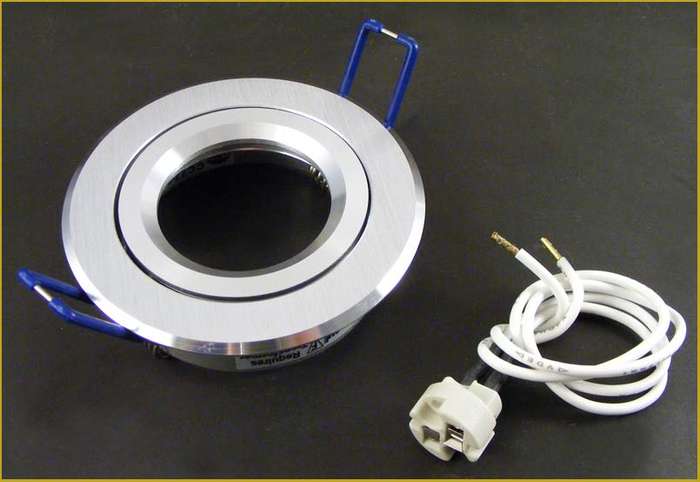 Retail R400.00 Set of 5 New Radiant Adjustable Aluminium 12v Downlighters