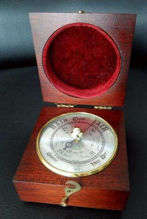 ANEROID COMPENSATED BAROMETER IN SOLID WOODEN BOX,MADE IN ENGLAND WORKING
