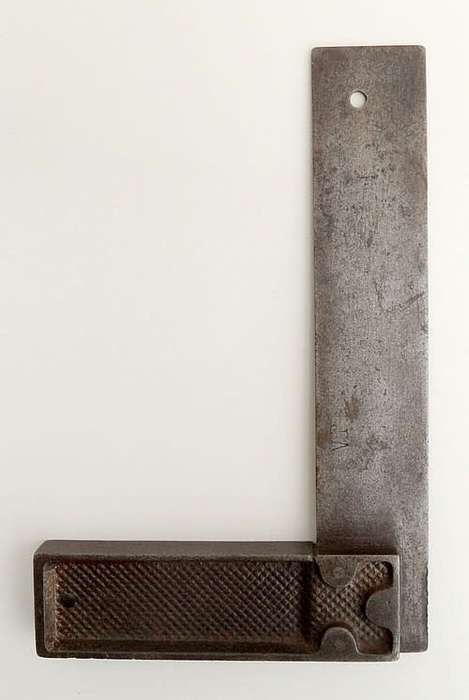 VINTAGE STANLEY CAST STEEL SET SQUARE 122 cm x 187 cm