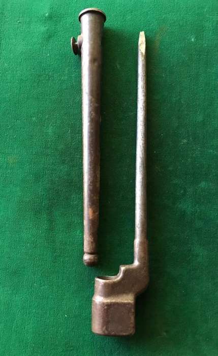 NO 4 MK 2 SPIKE BAYONET WITH METAL SCABBARD