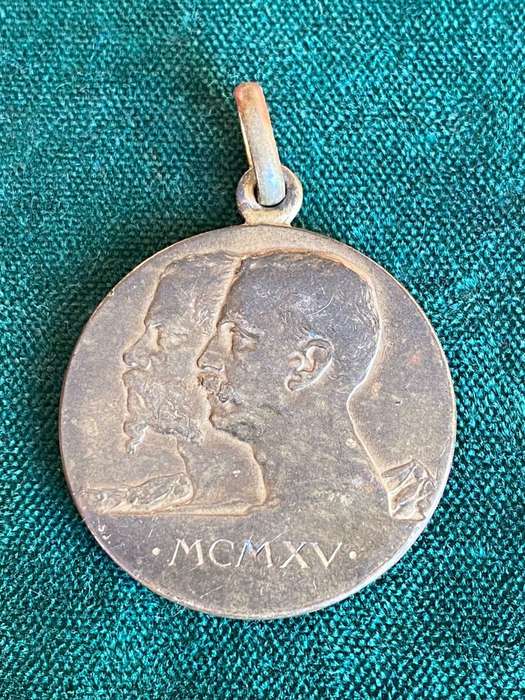 ITALIAN WW2 MEDAL OF MILITARY VALOR AWARDED TO PERSONNEL FOR EXCEPTIONAL VALOR IN THE FACE OF THE EN