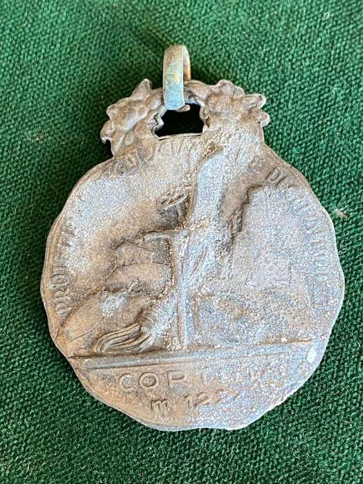 ITALIAN WW2 MEDAL-SAINT BERNARD WHO IS THE PATRON SAINT OF SKIERS AND MOUNTAINEERS-DIAMETER 35 MM