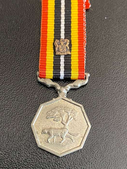SOUTHERN AFRICA MEDAL-MINIATURE-SAM 1987-1990-WITH RIBBON DEVICE HONOURABLE MENTION IN DISPATCHES