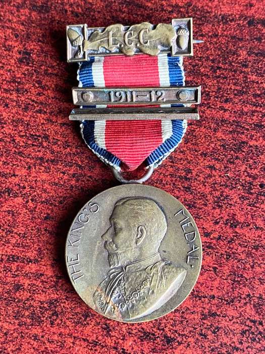 FULL SIZE KINGS MEDAL