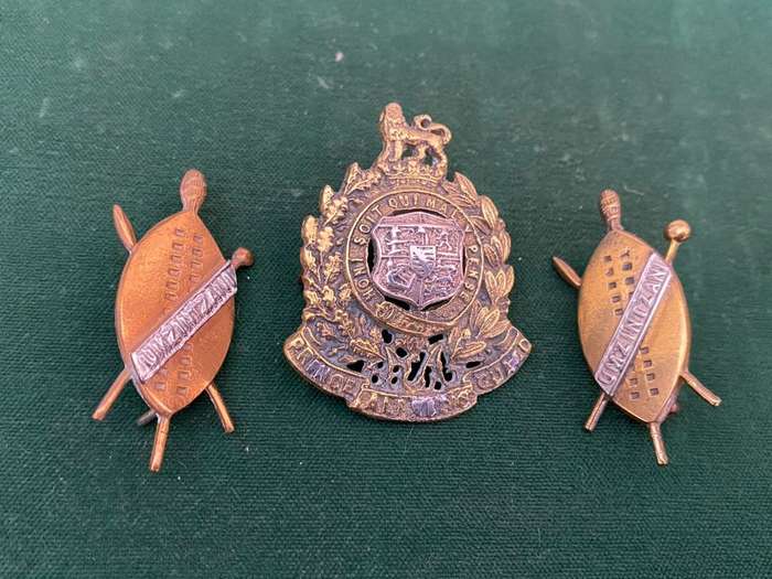 PRINCE ALFRED'S GUARDS BI-METAL CAP AND COLLARS-WORN FROM 1902-ALL LUGS INTACT