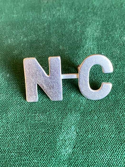 BOER WAR NATAL CARBINEERS TITLE-WORN 1899-1902-WHITE METAL- 2 LUGS