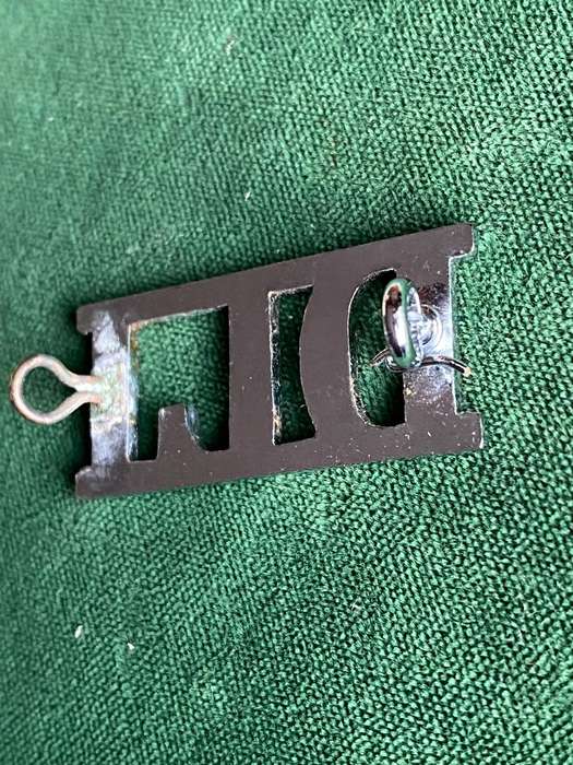 DURBAN LIGHT INFANTRY CHROMED SHOULDER TITLE-APPROVED IN 1990- 2 LUGS