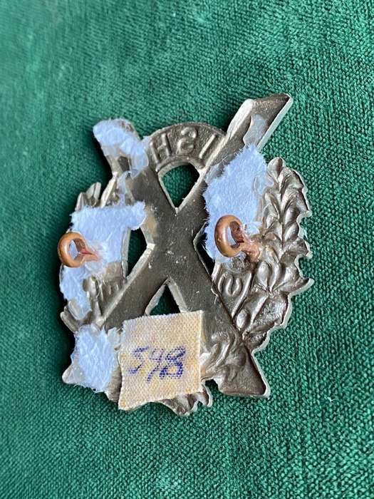 SCOTTISH HORSE,SLOUCH HAT BADGE-WORN 1902-1907- 2 LUGS