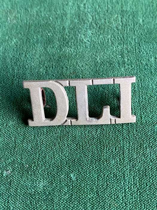 DURBAN LIGHT INFANTRY WHITE METAL SHOULDER TITLE-WORN 1897-1920- 2 LUGS