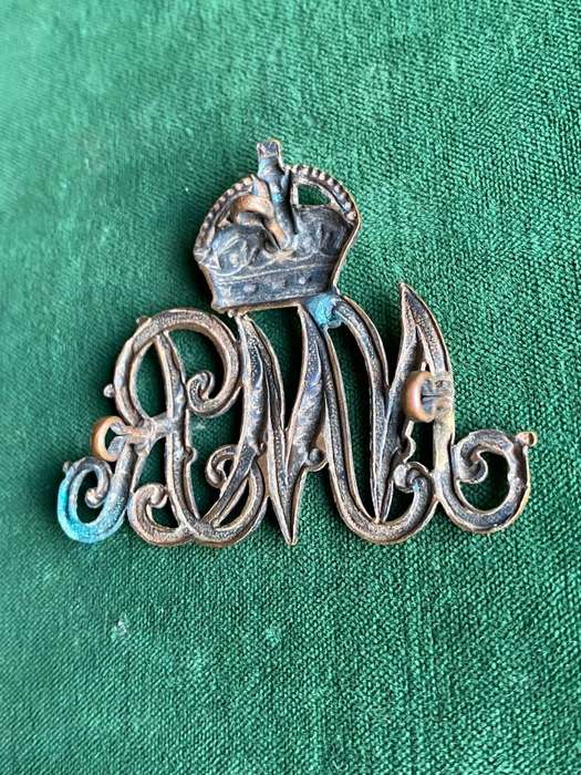 NATAL MOUNTED RIFLES SLOUCH HAT BADGE-WORN 1902-1913-BRASS- 3 LUGS