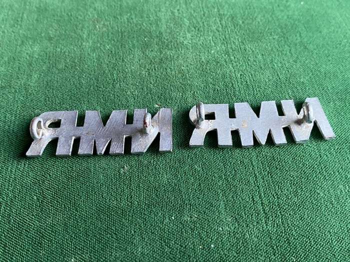 NATAL MOUNTED RIFLES CHROMED SHOULDER TITLE PAIR-LUGS INTACT