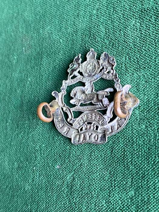 NATAL ROYAL REGIMENT WHITE METAL COLLAR BADGE-WORN 1902-1913- 2 LUGS